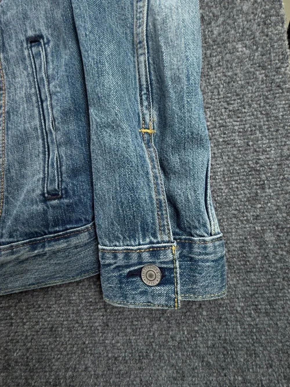 Levis Premium Denim Jacket Small Blue Metal Buttons Type 3 Cotton Lyocell Men